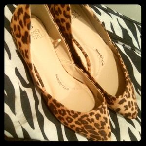 Time & Tru sz 8 Cheeta print slip ons